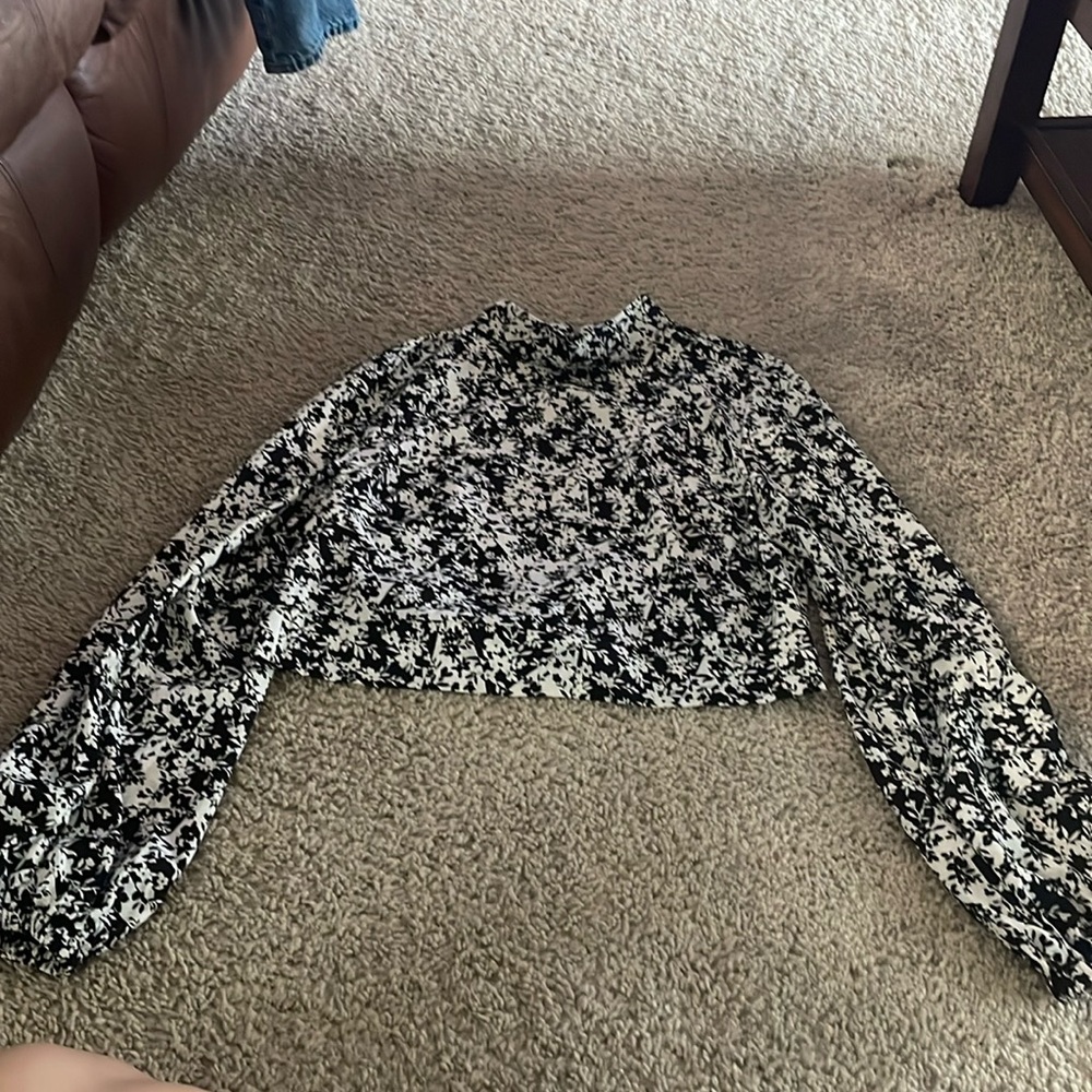 High neck long sleeve crop top